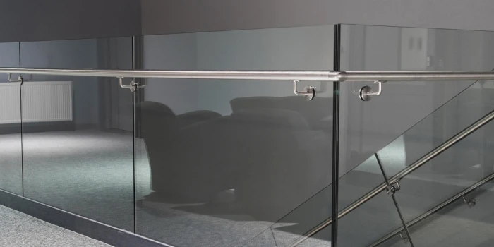 Niro Glass Design - Vonalmenti üvegkorlát képe
